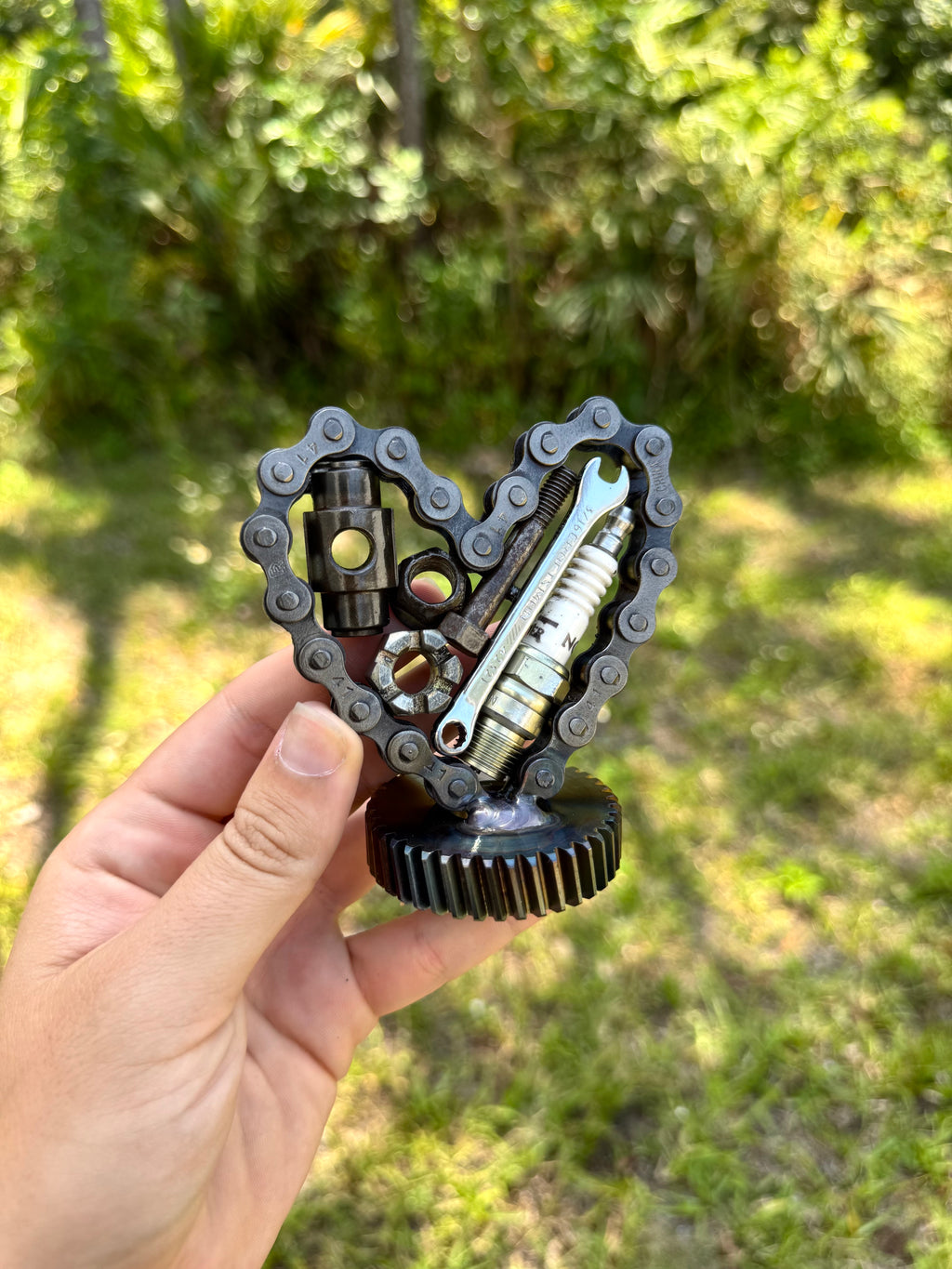 Small Parts Heart Metal Art – Handcrafted Automotive Decor